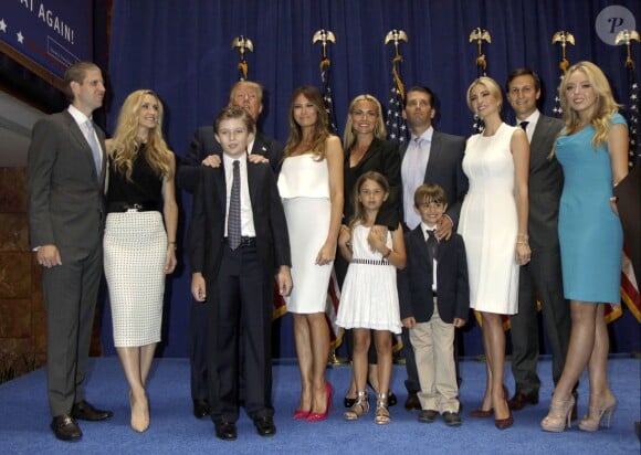 Donald Trump, Donald Trump Jr., Barron Trump, Melania Trump, Ivanka Trump, Tiffany Trump - Donald Trump se déclare candidat à l'investiture républicaine pour la présidentielle de 2016 lors d'une conférence à New York, le 16 juin 2015.  Billionaire television personality and business executive Donald Trump announces he will seek the 2016 Republican presidential nomination at Trump Tower in New York City, New York on June 16, 2015. Trump formally began his Republican presidential campaign today, saying that the United States has become "a dumping ground for other people's problems."16/06/2015 - New York