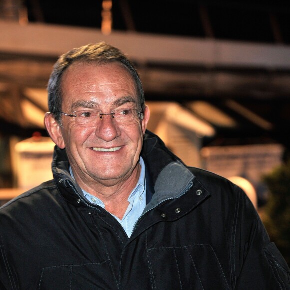 Jean-Pierre Pernaut pose devant sa Citroen C4 lors de la conference de presse de la 25eme edition du Trophee Andros a Paris le 27 novembre 2013.