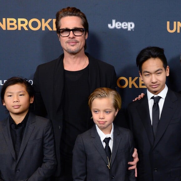 Brad Pitt, Maddox Jolie-Pitt, Pax Jolie-Pitt et Shiloh Jolie-Pitt à la première du film "Unbroken" à Hollywood, le 15 décembre 2014