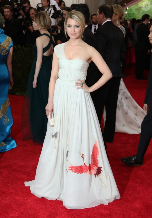 Dianna Agron - Soirée Costume Institute Gala 2015 (Met Ball) au Metropolitan Museum célébrant l'ouverture de Chine: à travers le miroir à New York, le 4 mai 2015.