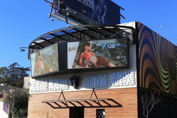 Blac Chyna représente 138 water sur de nombreux panneaux d'affichages sur Sunset Strip à Hollywood, le 15 février 2016