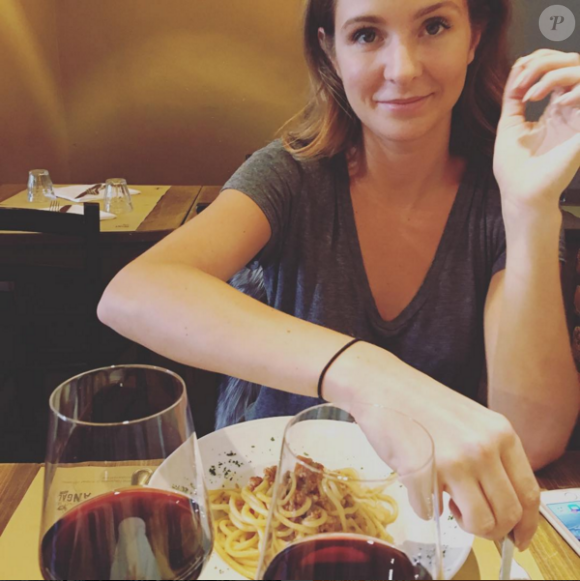 Millie Mackintosh mangeant des pâtes devant son mari Professor Green en week-end à Florence fin janvier 2016, photo Instagram. Trois semaines plus tard, ils annonçaient leur séparation.