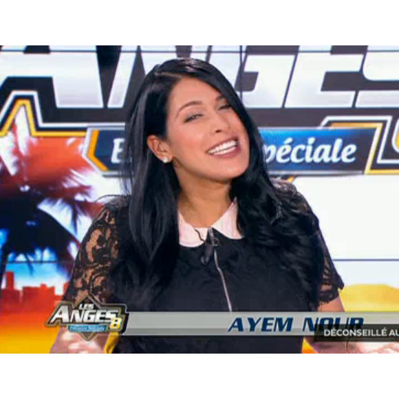 Ayem Nour, enceinte, lors de la première de son émission le "Mad Mag" sur NRJ12. Le 22 février 2015.