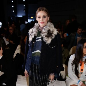 Olivia Palermo assiste au défilé Peter Pilotto (collection automne-hiver 2016) au Queen Elizabeth II Conference Centre. Londres, le 22 février 2016.