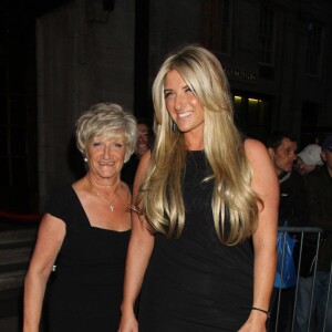 Sandra et Joanne Beckham au dîner de gala de la fondation Jermaine Defoe à Londres le 16 septembre 2013