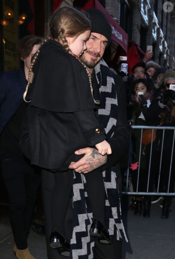 David Beckham et sa fille Harper à la sortie du restaurant Balthazar à New York, le 14 février 2016