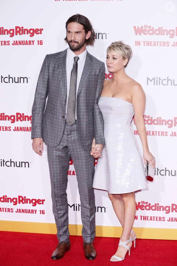 Ryan Sweeting et Kaley Cuoco lors de l'avant-première de The Wedding Ringer au TCL Chinese Theatre de Hollywood le 6 janvier 2015