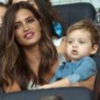 La belle Sara Carbonero et son fils Martin à Porto le 8 août 2015 devant le match d'Iker Casillas. 