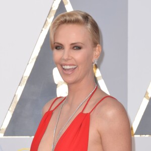 Charlize Theron (robe Dior) lors des Oscars 2016.