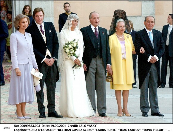 Les mariés et leurs parents. Mariage de Laura Ponte et Beltran Gomez-Acebo en septembre 2004