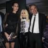 Marica Pellegrinelli Ramazzotti (épouse d'Eros Ramazzotti), Donatella Versace, Carlo Capasa - Défilé Versace (collection prêt-à-porter automne-hiver 2016-2017) à Milan. Le 26 février 2016.