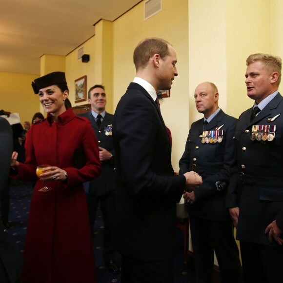 Le prince William et la duchesse Catherine à la base RAF Valley à Anglesey pour la cérémonie de démantèlement de l'unité Search and Rescue, le 18 février 2016