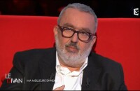 Dominique Farrugia parle de la sclérose en plaques dans Le Divan de Marc-Olivier Fogiel, le mardi 1er mars 2016.
