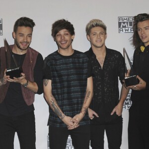 Liam Payne, Louis Tomlinson, Niall Horan, Harry Styles du groupe One Direction lors de la 43ème cérémonie annuelle des "American Music Awards" à Los Angeles, le 22 novembre 2015.