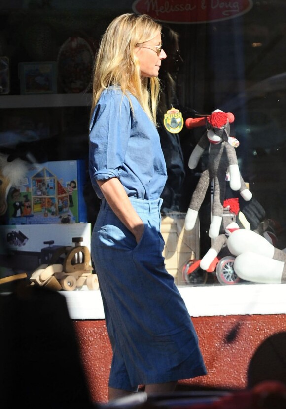 Gwyneth Paltrow fait du shopping à Brentwood le 24 février 2016.