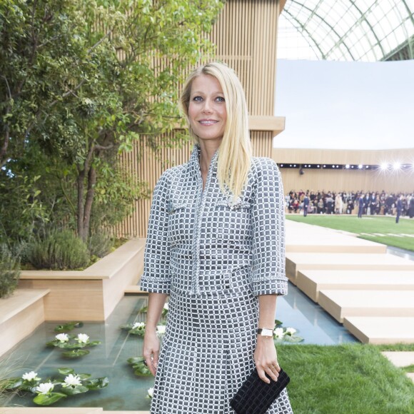 Gwyneth Paltrow au défilé de mode Haute-Couture "Chanel", collection printemps-été 2016, à Paris. Le 26 janvier 2016