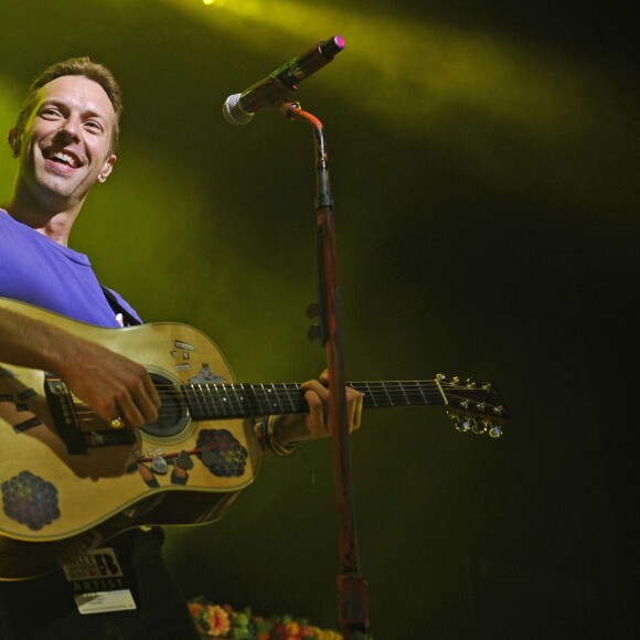 Chris Martin - Coldplay en concert à Londres le 24 février 2016.