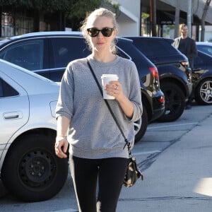 Amanda Seyfried va déjeuner au restaurant Gracias Madre à West Hollywood, le 23 décembre 2015.