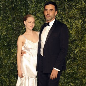 Amanda Seyfried et Riccardo Tisci à la 2ème soirée caritative annuelle CFDA/Vogue Fashion à New York, le 2 novembre 2015