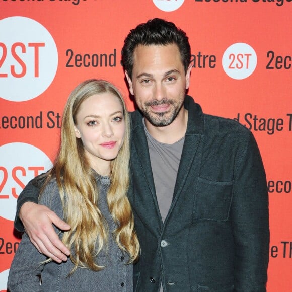 Amanda Seyfried et Thomas Sadoski retrouvent l'équipe de la pièce The Way We Get By, à New York le 1er mai 2015