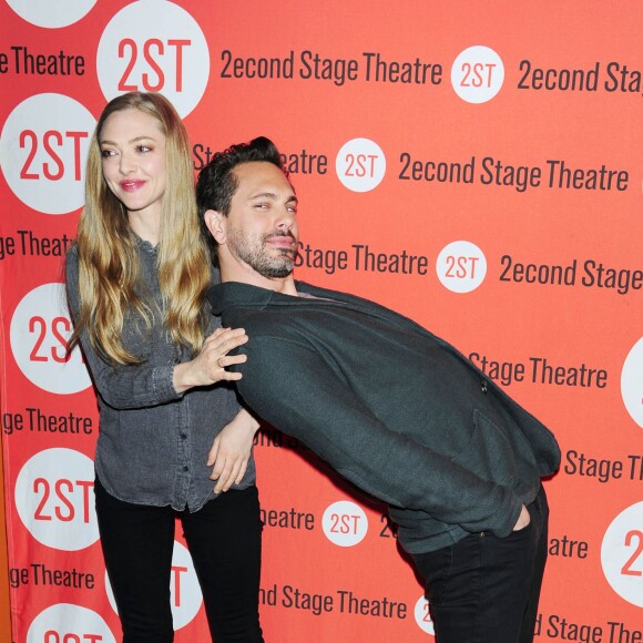 Amanda Seyfried et Thomas Sadoski retrouvent l'équipe de la pièce The Way We Get By, à New York le 1er mai 2015