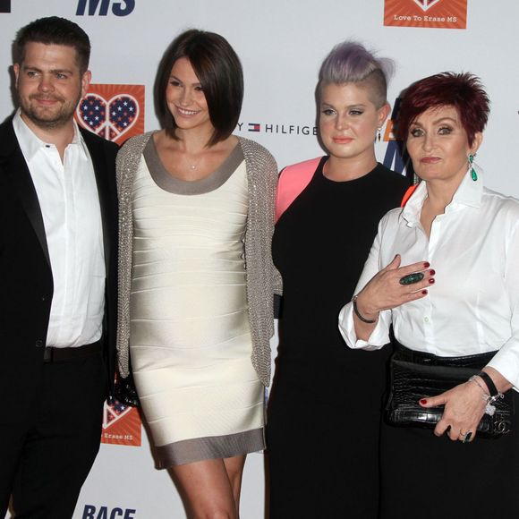 Jack Osbourne, sa femme Lisa Stelly enceinte, Kelly Osbourne, Sharon Osbourne à la 22ème cérémonie annuelle Race To Erace MS à Century City, le 24 avril 2015