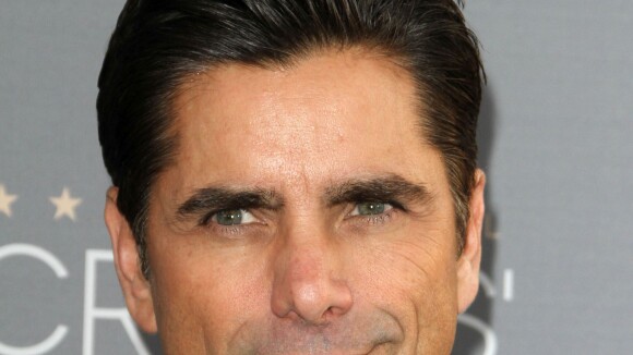 John Stamos : Amoureux d'une inconnue, "soumise ou dominante"...