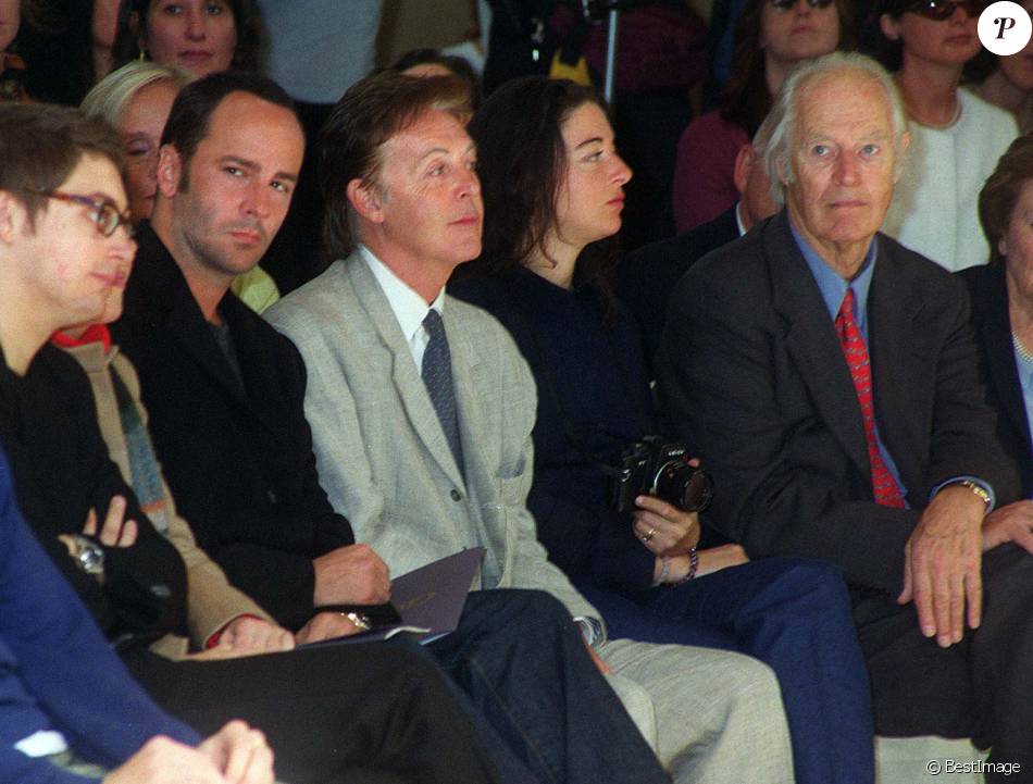 James McCartney, Paul McCartney, Tom Ford et George Martin à Paris en 1999.