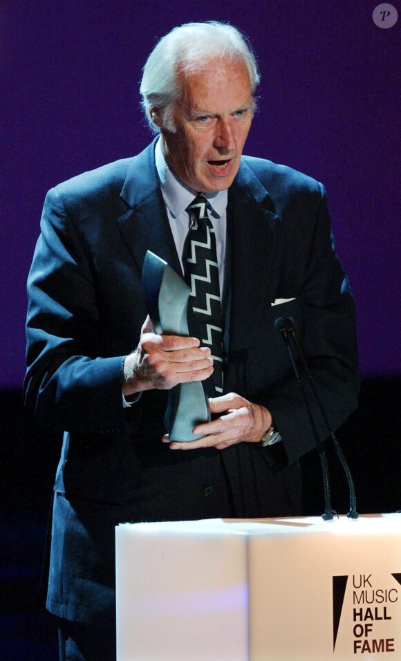 Sir George Martin au Music Hall of Fame Award en 2004.