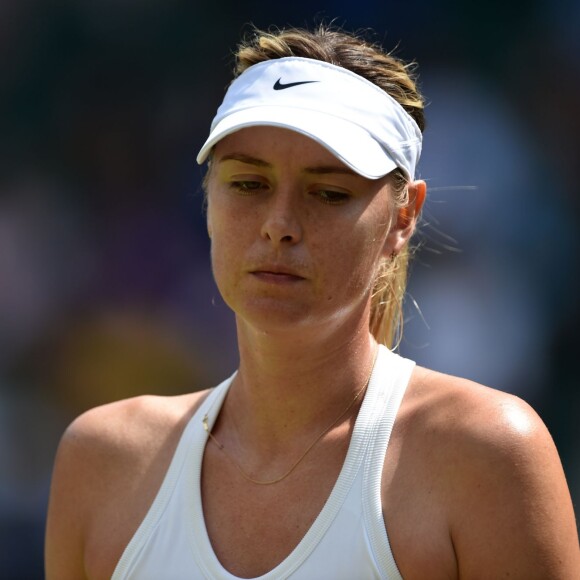 Maria Sharapova pendant son match contre Angelique Kerber sur le court central lors du tournoi de Wimbledon à Londres le 1er juillet 2014.