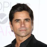 John Stamos : L'identité de sa mystérieuse et jolie chérie dévoilée...