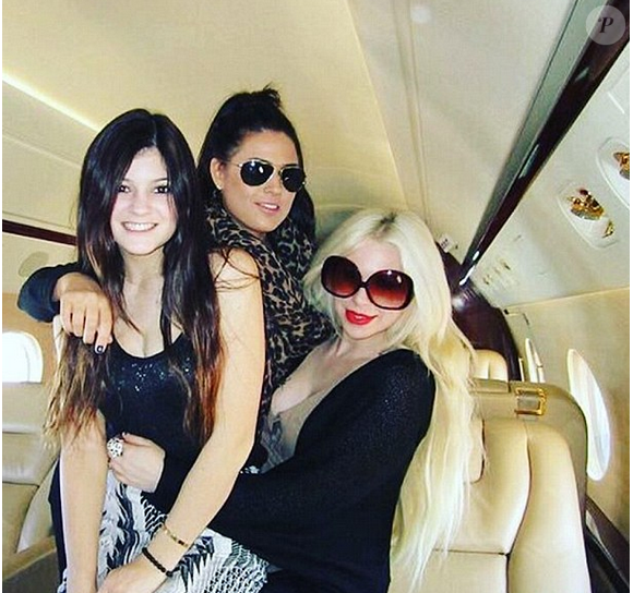 Joyce Bonelli, la maquilleuse de l'Incroyable Famille Kardashian a publié une photo d'elle avec Kylie Jenner et Khloé Kardashian il y a quelques années. La cadette du clan est tout simplement méconnaissable.