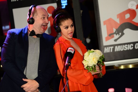 Selena Gomez et Cauet à Paris jeudi 10 mars 2016.