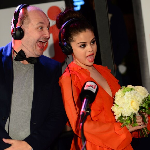 Selena Gomez et Cauet à Paris jeudi 10 mars 2016.