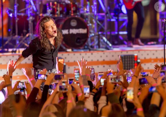 Le groupe One Direction (Harry Styles, Louis Tomlinson, Niall Horan, Liam Payne) en concert lors de 'Jimmy Kimmel Live!' à Hollywood, le 19 novembre 2015.