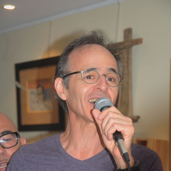 Exclusif - Jean-Jacques Goldman - Vente aux enchères à l'occasion du 20e anniversaire du spectacle "Les Vendanges du Coeur" à Ouveillan, près de Narbonne (Aude) au profit des "Restos du Coeur" le 20 juillet 2014