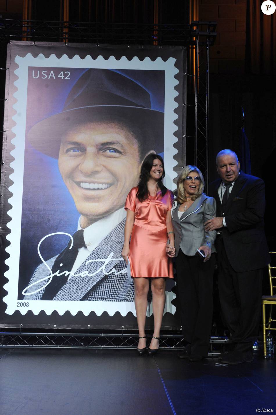 A.J. Lambert, Nancy Sinatra et Frank Sinatra Jr. lors de l&#039;hommage à leur père Frank Sinatra au Gotham Hall de New York, le 13 mai 2008