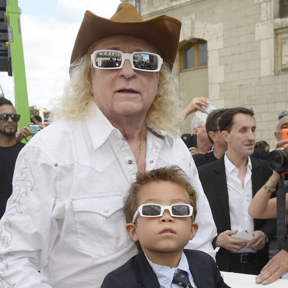 Michel Polnareff et son fils Louka - Inauguration de la place Michel Polnareff et ouverture de l'exposition au MuPop (Musée des musiques populaires) qui lui consacre une rétrospective - Montluçon le 20 juin 2015.