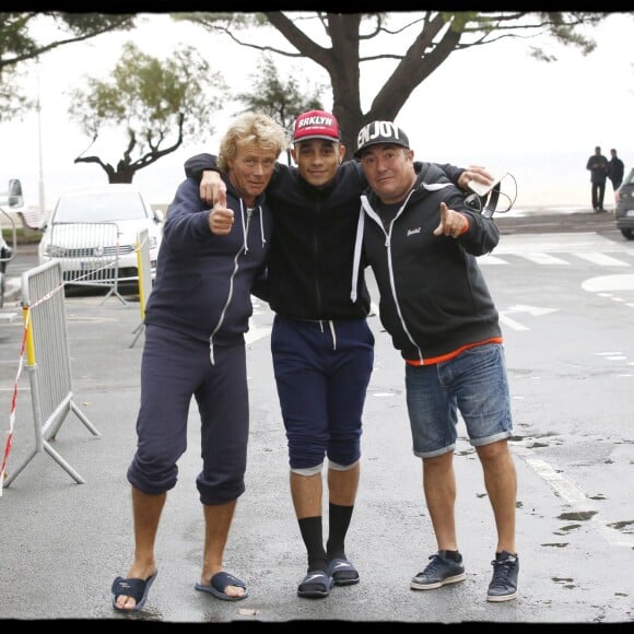 Franck Dubosc, Mister V (Yvick Letexier), Fabien Onteniente - Mister V (Yvick Letexier) et Franck Dubosc affichent leur complicité à l'issue du tournage d'une scène du film "Camping 3" à Arcachon le 12 octobre 2015. © Alain Guizard / Bestimage12/10/2015 - Arcachon