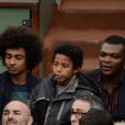  L'ex-footballeur Marcel Desailly et ses enfants lors du match entre Jo-Wilfried Tsonga et J&uuml;rgen Melzer &agrave; Roland-Garros &agrave; Paris, le 28 mai 2014.&nbsp; 