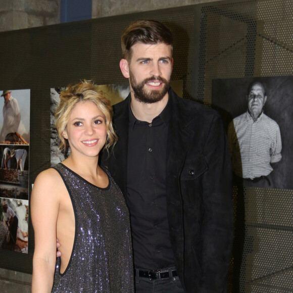 Gerard Piqué reçoit le prix du meilleur athlète catalan lors d'une cérémonie à Barcelone le 25 janvier 2016. Sa compagne, la chanteuse Shakira était à ses côtés