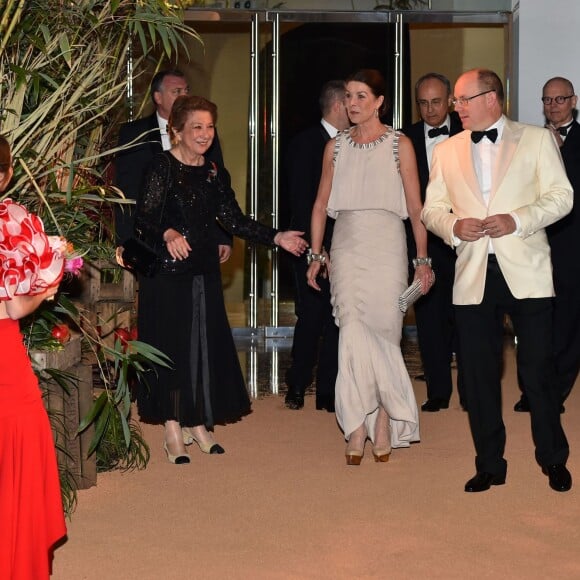 Le prince Albert II de Monaco et la princesse Caroline de Hanovre arrivent dans le champ de cannes à sucre créé par Karl Lagerfeld pour le 62e Bal de la Rose sur le thème de Cuba, dans la Salle des Etoiles du Sporting de Monte-Carlo, le 19 mars 2016, au profit de la Fondation Princesse Grace présidée par la princesse Caroline. © Bruno Bebert / Bestimage