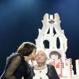 Mireille Mathieu a fêté ses 50 ans de carrière sur la scène de l'Olympia, en compagnie de sa mère Marcelle-Sophie Poirier. Le 24 octobre 2014