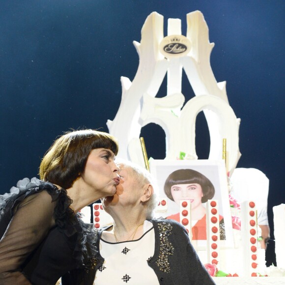 Mireille Mathieu a fêté ses 50 ans de carrière sur la scène de l'Olympia, en compagnie de sa mère Marcelle-Sophie Poirier. Le 24 octobre 2014