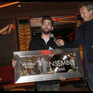 Exclusif - Kendji Girac, ses parents et sa soeur. Kendji Girac reçoit son disque de diamant pour son album Ensemble des mains d'Olivier Nusse, PDG d'Universal Music lors d' une soirée organisée au Matignon, à Paris, le 9 mars 2016. © Alain Guizard / Bestimage