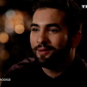 Le chanteur Kendji Girac explique pourquoi sa famille ignore son salaire. Emission "Sept à Huit" sur TF1, le 20 mars 2016.