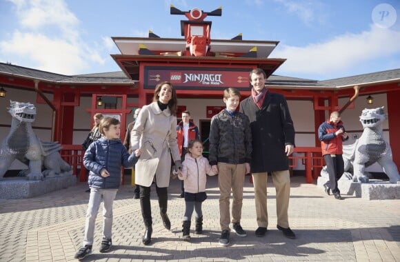 Le prince Joachim et la princesse Marie de Danemark ont inauguré le 19 mars 2016 avec leurs enfants le prince Henrik (6 ans), la princesse Athena (4 ans) et le prince Felix (13 ans) Ninjago World, la nouveauté 2016 du parc à thème Legoland à Billund.