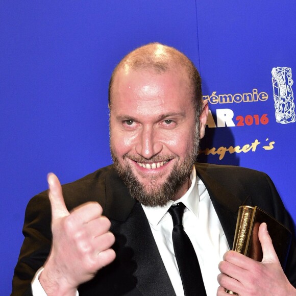 François Damiens - Photocall du dîner des César au restaurant Fouquet's à Paris. Le 26 février 2016 © Giancarlo Gorassini / Bestimage