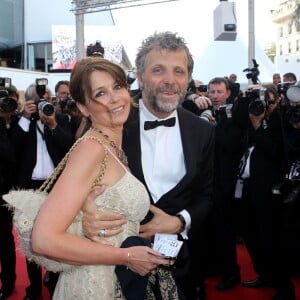 Stéphane Guillon et sa femme Muriel Cousin -  Montée des marches du film "Lawless" lors du 65e festival de Cannes. Mai 2012.