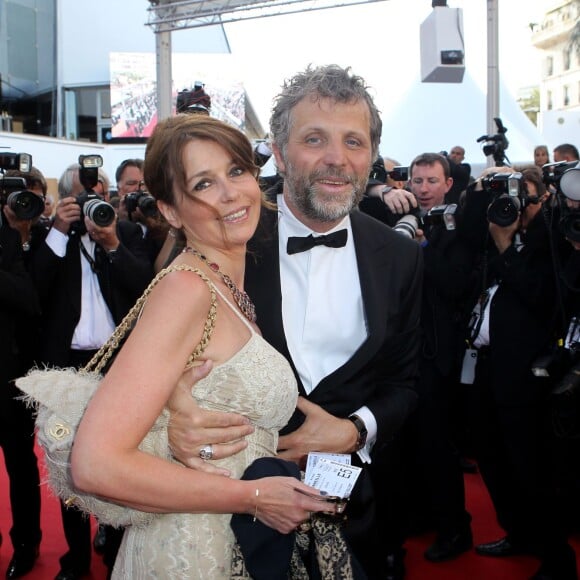 Stéphane Guillon et sa femme Muriel Cousin -  Montée des marches du film "Lawless" lors du 65e festival de Cannes. Mai 2012.
